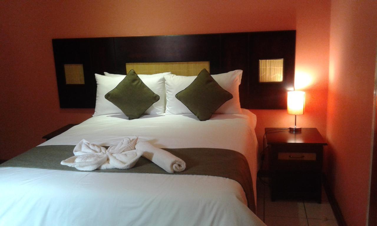 Larissa Hotel Maun Exterior foto